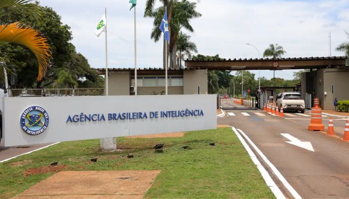 © Fabio Rodrigues-Pozzebom/ Agência Brasil PF indicia Carlos Bolsonaro e Ramagem no inquérito da “Abin Paralela”